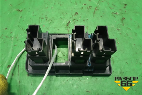 Рамка под кнопки для Mazda CX 7 с 2006-2012г