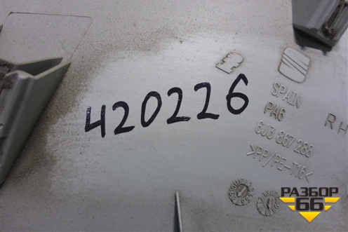 Держатель задней полки правый (3-х дверный кузов) (6J3867288) для Seat Ibiza с 2008-2017г