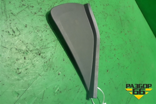 Накладка на торпедо (боковая правая) (6J0857086) для Seat Ibiza с 2008-2017г