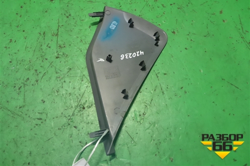 Накладка на торпедо (боковая правая) (6J0857086) для Seat Ibiza с 2008-2017г