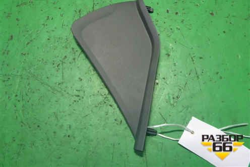 Накладка на торпедо (боковая правая) (6J0857086) для Seat Ibiza с 2008-2017г
