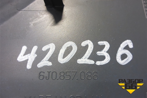 Накладка на торпедо (боковая правая) (6J0857086) для Seat Ibiza с 2008-2017г