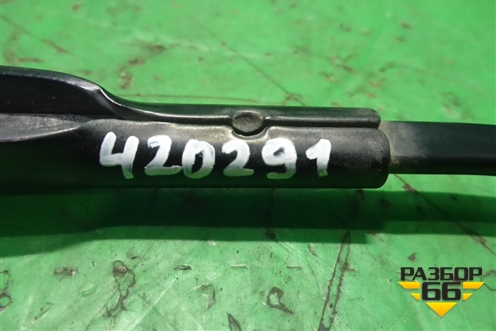 Поводок стеклоочистителя левый (6J1955409) для Seat Ibiza с 2008-2017г