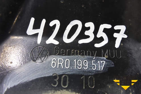 Кронштейн рычага левый (6R0199517) для Seat Ibiza с 2008-2017г
