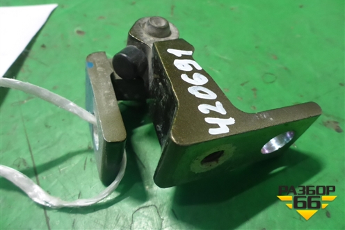 Петля двери передней правой нижняя (8K0831402F) для Seat Ibiza с 2008-2017г