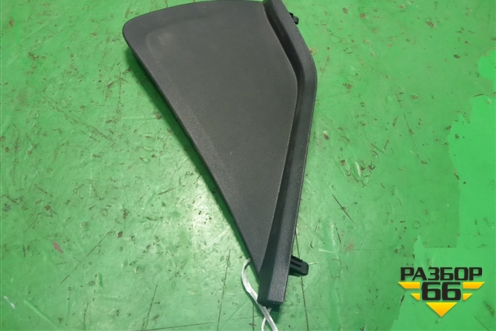 Накладка на торпедо (боковая правая) (6J0857086) для Seat Ibiza с 2008-2017г