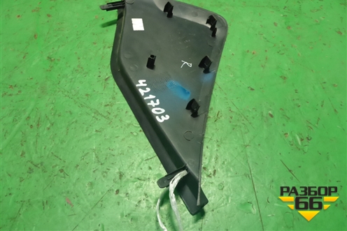 Накладка на торпедо (боковая правая) (6J0857086) для Seat Ibiza с 2008-2017г