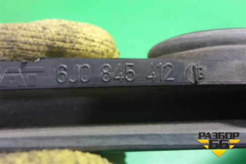 Стекло глухое правое (переднее 2010г) (6J0845412) для Seat Ibiza с 2008-2017г