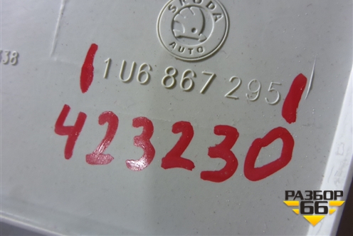 Обшивка стойки задняя верхняя левая (лифтбэк) (1U6867295) для Skoda Octavia (А4) с 1997-2011г
