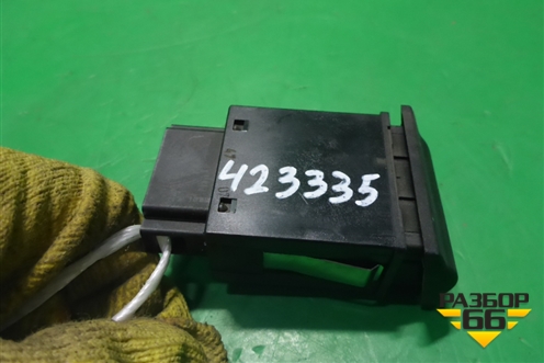 Кнопка открывания лючка бензобака (1U0959833C) для Skoda Octavia (А4) с 1997-2011г
