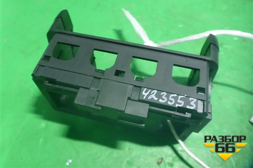 Рамка под кнопки (9435400146) для Mercedes Benz  TRUCK Actros MP3 с 2008г