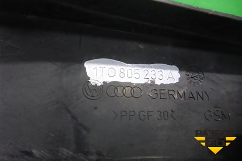 Накладка внутренняя (на петлю капота левая) (1T0805233A) для Volkswagen Caddy с 2004-2016г