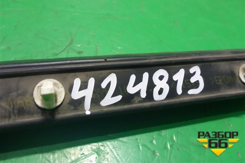 Уплотнитель капота (CN1516B990AD) для Ford EcoSport с 2014г
