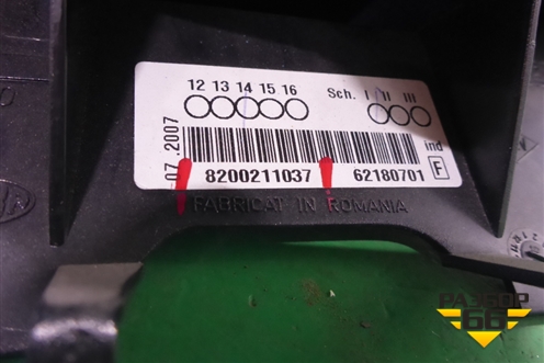 Фонарь задний стоп сигнал (8200211037) для Renault Logan с 2004-2015г