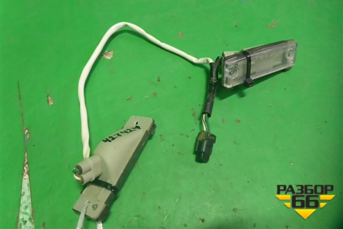 Фонарь подсветки номера для Toyota Land Cruiser Prado(150) с 2009г