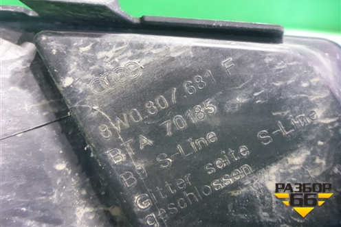 Решетка в передний бампер левая (S-Line) (8W0807681F) для Audi A4 (В9) с 2015г