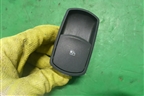 Кнопка стеклоподъёмника передняя правая (13189333) для Opel Corsa D с 2006-2014г