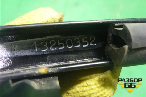 Направляющая стекла (заднего левого) (13250352) для Opel Corsa D с 2006-2014г