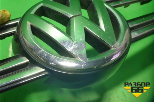 Накладка на решетку радиатора (5N0853655) для Volkswagen Tiguan с 2011-2016г