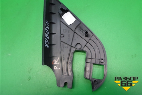 Накладка двери передней правой уголок (5J0837994) для Skoda Fabia с 2007-2014г