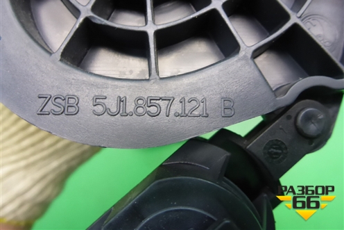 Крышка бардачка (5J1857121B) для Skoda Fabia с 2007-2014г