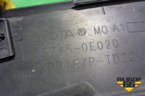 Накладка двери задней правой (на арку) (757450E020) для Toyota Highlander с 2013-2021г