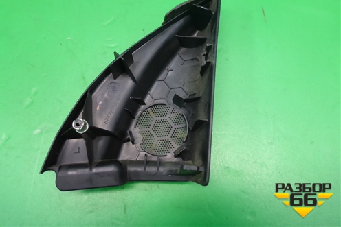 Накладка двери передней левой уголок (6749205060) для Toyota Avensis с 2003-2009г