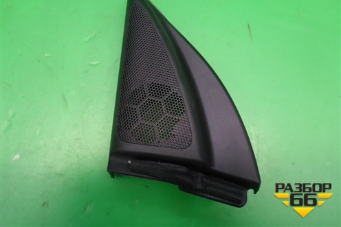 Накладка двери передней левой уголок (6749205060) для Toyota Avensis с 2003-2009г