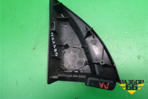 Накладка двери передней правой уголок (6749105060) для Toyota Avensis с 2003-2009г