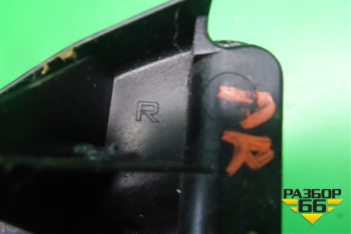 Накладка двери передней правой уголок (6749105060) для Toyota Avensis с 2003-2009г