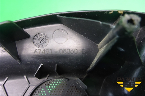 Накладка двери передней правой уголок (6749105060) для Toyota Avensis с 2003-2009г
