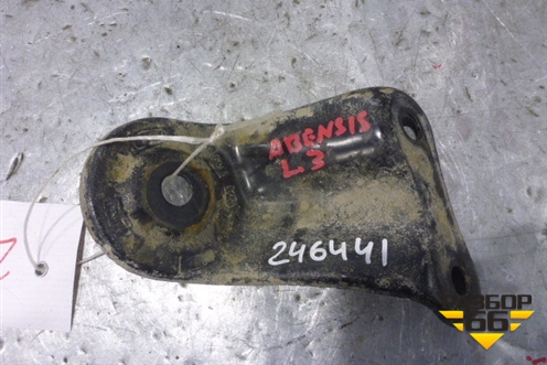 Кронштейн задней балки левый (задний) (5229820010) для Toyota Avensis с 2003-2009г
