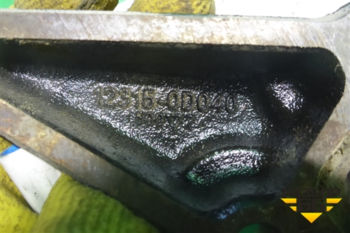 Кронштейн двигателя правый ( 1.8л 1ZZ-FE) (123150D040) для Toyota Avensis с 2003-2009г
