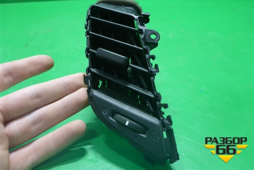 Дефлектор воздушный центральный (левый) (8A61A018B09AFW) для Ford Fiesta с 2008-2015г