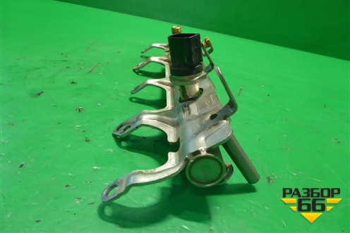 Рейка топливная рампа ( 1.8л BZB) (06J133317G) для Volkswagen Passat (B6) с 2005-2010г