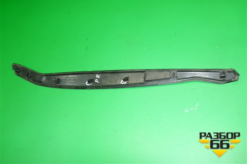 Накладка двери передней правой (5M0837382C) для Volkswagen Golf V Plus с 2005-2014г