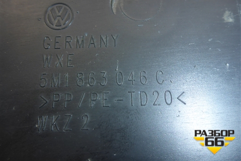 Накладка внутренняя (на консоль правая) (5M1863046C) для Volkswagen Golf V Plus с 2005-2014г