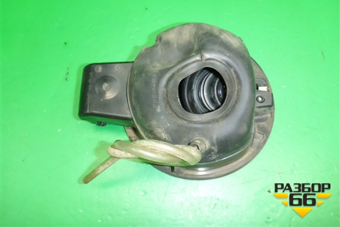 Лючок бензобака (5M0809857) для Volkswagen Golf V Plus с 2005-2014г
