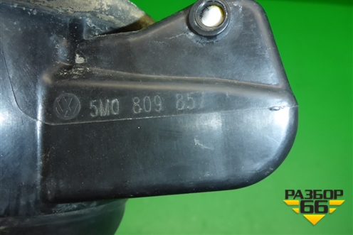 Лючок бензобака (5M0809857) для Volkswagen Golf V Plus с 2005-2014г
