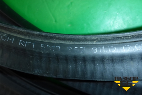 Уплотнитель двери (передней правой на кузов) (5M0867911D) для Volkswagen Golf V Plus с 2005-2014г