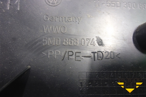 Обшивка двери задней правой под электрику (5M0868074B) для Volkswagen Golf V Plus с 2005-2014г