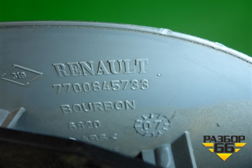 Накладка двери передней правой уголок (7700845733) для Renault Clio с 1998-2002г