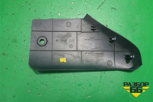 Накладка внутренняя (на консоль правая) (68920EL00A) для Nissan Tiida (C11X) с 2004-2013г