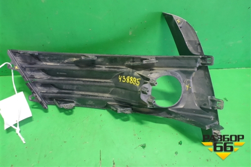 Накладка ПТФ правая (после 2015г) (8148102630) для Toyota Corolla (E18) с 2012-2019г