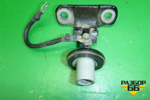 Петля двери багажника (верхней) для Land Rover Discovery 3 с 2004-2009г