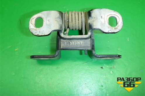 Петля двери багажника (нижней) для Land Rover Discovery 3 с 2004-2009г