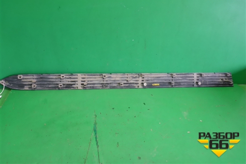 Накладка подножки правой (517716A120) для Toyota Land Cruiser (200) с 2008г