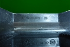 Кронштейн переднего бампера правый (DPN500021) для Land Rover Discovery 3 с 2004-2009г