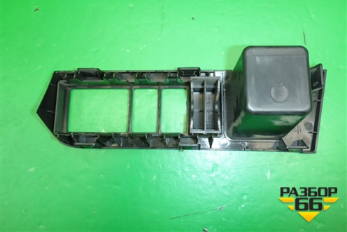 Рамка под кнопки (684859U100) для Nissan Note (Е11) с 2005-2013г