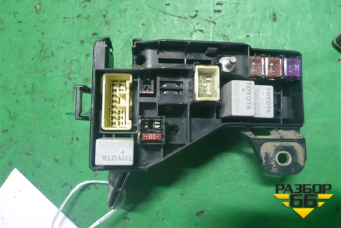 Блок предохранителей подкапотный (827413020) для Toyota Avensis с 2003-2009г